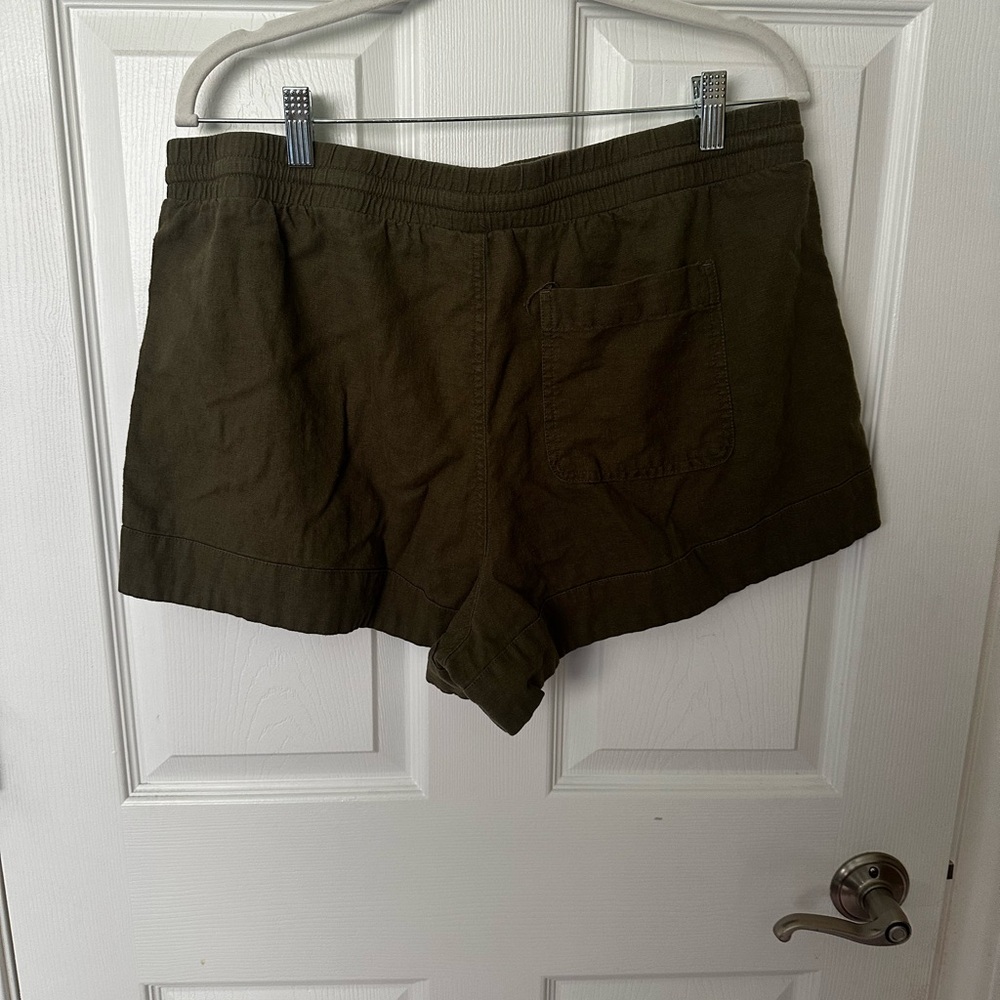 Universal Thread Shorts - Picture 3 of 3